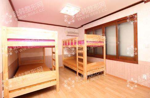 “明洞民宿”家的房间从2万2千韩元（约125元）起。