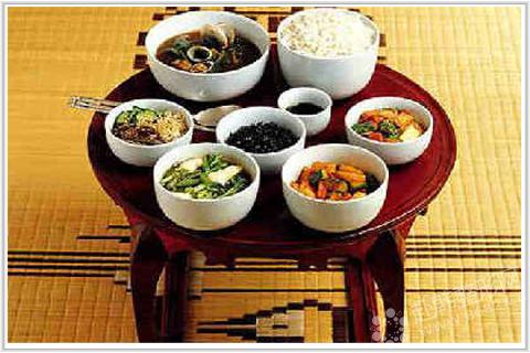 到韩国朋友家做客 一定要了解的三大餐桌礼仪