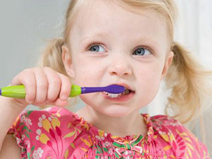 育儿小贴士：宝宝多大可以刷牙？
