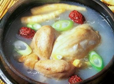 韩国美食之高丽参鸡汤