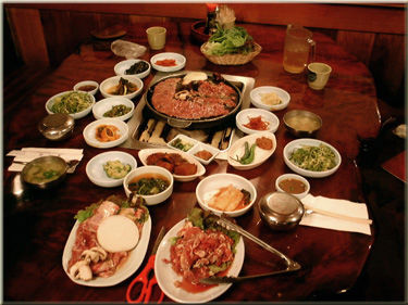 韩国饮食文化之所有菜品一同上齐