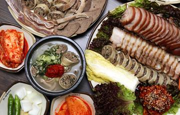 韩国美食之新村九月山 品尝正宗米肠
