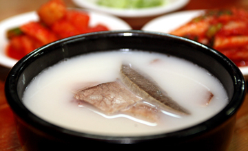 韩国美食之钟路里门雪浓汤 品尝传统滋味
