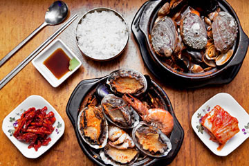 韩国美食之首尔比珍岛海鲜砂锅