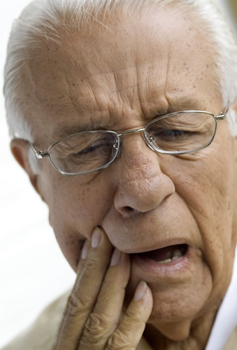 中老年人饱受牙齿问题困扰